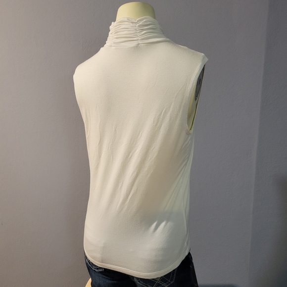 Jillian Nicole White Rib Knit Turtle Neck Tank - Picture 4 of 5